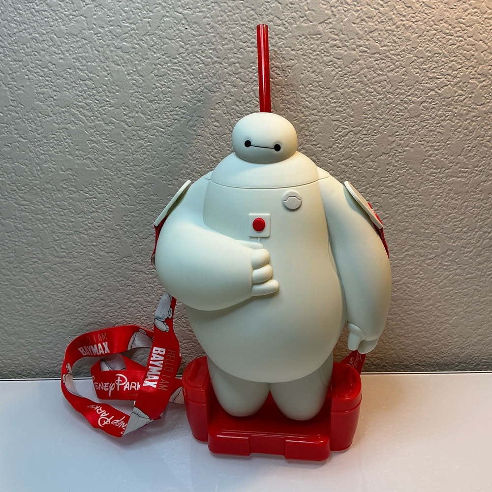 🎆DISNEY🎆 Disney California Adventure Baymax Sipper